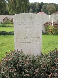 Carnoy Military Cemetery - Ismay, H E