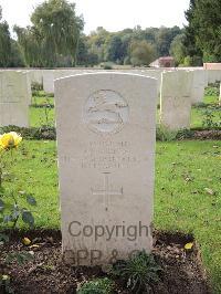 Carnoy Military Cemetery - Jones, G E