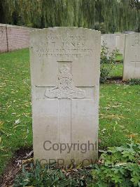 Carnoy Military Cemetery - Jones, J T