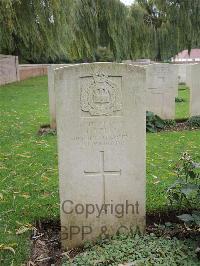 Carnoy Military Cemetery - Kelly, J