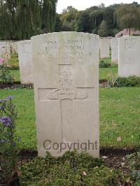 Carnoy Military Cemetery - Knight, J L C