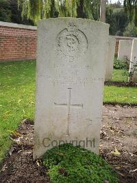 Carnoy Military Cemetery - Lee, H