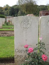 Carnoy Military Cemetery - Levick, Leslie Cecil