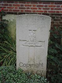 Carnoy Military Cemetery - Long, P