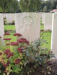 Carnoy Military Cemetery - Lynn, E E