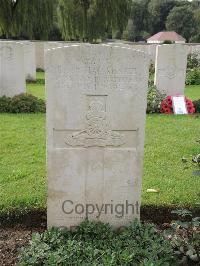 Carnoy Military Cemetery - MacKenzie, Eric James Bethune