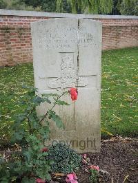 Carnoy Military Cemetery - MacLeod, F J G