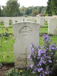 Carnoy Military Cemetery - Maguire, H