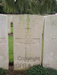 Carnoy Military Cemetery - Marks, W R