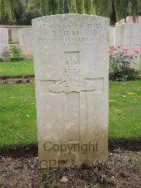 Carnoy Military Cemetery - Mealand, G B