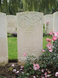 Carnoy Military Cemetery - Pate, E J