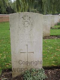 Carnoy Military Cemetery - Peck, F