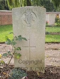 Carnoy Military Cemetery - Pierce, P