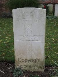 Carnoy Military Cemetery - Read, W