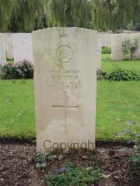 Carnoy Military Cemetery - Risdon, R