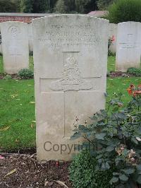 Carnoy Military Cemetery - Rodgers, W A