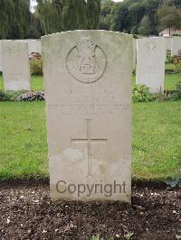 Carnoy Military Cemetery - Thomas, W H