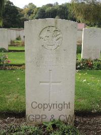 Carnoy Military Cemetery - Townsend, G