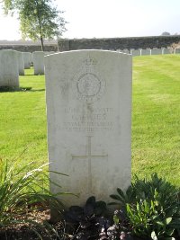 Canadian Cemetery No.2 Neuville - Davies, Charles