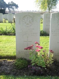 Canadian Cemetery No.2 Neuville - Griffin, F