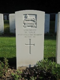 Canadian Cemetery No.2 Neuville - Hale, Walter