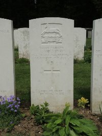 Canadian Cemetery No.2 Neuville - Holliday, Thomas