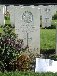 Canadian Cemetery No.2 Neuville - Lahee, Terence