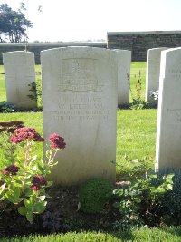 Canadian Cemetery No.2 Neuville - Leedham, Walter