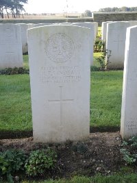 Canadian Cemetery No.2 Neuville - Lindsay, Bertram Peter