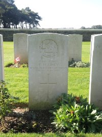 Canadian Cemetery No.2 Neuville - Liney, Thomas Henry