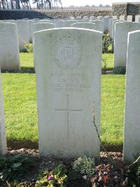 Canadian Cemetery No.2 Neuville - Lowe, John