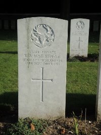 Canadian Cemetery No.2 Neuville - MacKay, Gordon