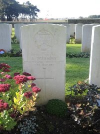 Canadian Cemetery No.2 Neuville - MacQueen, John