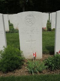 Canadian Cemetery No.2 Neuville - McLaren, Hugh