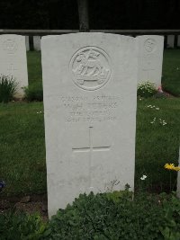 Canadian Cemetery No.2 Neuville - Peters, Walter Henry