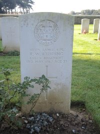 Canadian Cemetery No.2 Neuville - Redding, Robert William