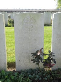 Canadian Cemetery No.2 Neuville - Ruth, Patrick Joseph