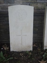 Canadian Cemetery No.2 Neuville - Stuart, John