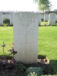 Canadian Cemetery No.2 Neuville - Thompson, Bert