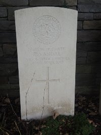 Canadian Cemetery No.2 Neuville - Vandal, Robert