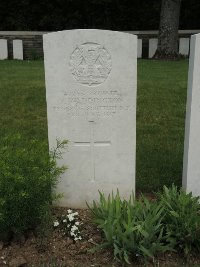 Canadian Cemetery No.2 Neuville - Waddington, Young