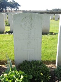 Canadian Cemetery No.2 Neuville - Whall, George W.