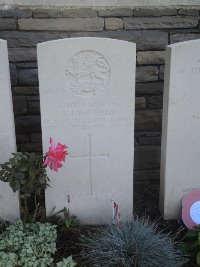 Canadian Cemetery No.2 Neuville - Winfield, Stuart James