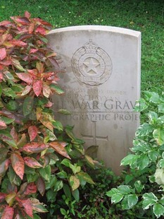 TRINCOMALEE WAR CEMETERY - PACHAYYAN, B