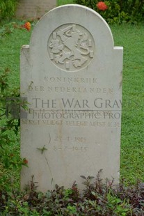 TRINCOMALEE WAR CEMETERY - SCHUITMAKER, DARWE HERKE