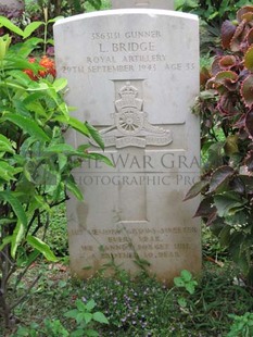 TRINCOMALEE WAR CEMETERY - BRIDGE, LEO