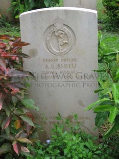 TRINCOMALEE WAR CEMETERY - SMITH, ALBERT EDWARD