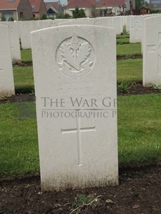 BROWN'S ROAD MILITARY CEMETERY, FESTUBERT - BAINES, THOMAS