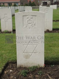 BROWN'S ROAD MILITARY CEMETERY, FESTUBERT - BENJAMIN, PHILIP DANIEL