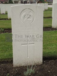 BROWN'S ROAD MILITARY CEMETERY, FESTUBERT - BIGG, SEAMONT ARCHIBALD